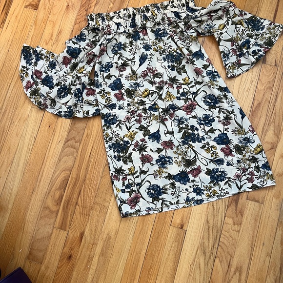 MISA Los Angeles Floral Off-Shoulder Mini Dress size large flutter bell sleeve - Picture 1 of 6